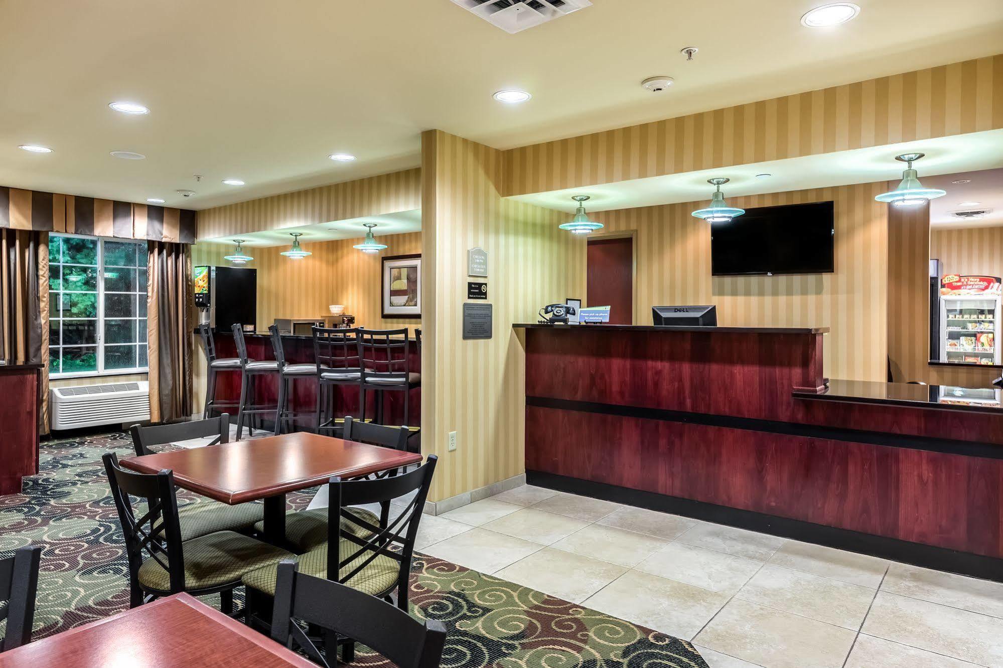 Cobblestone Inn & Suites - Vinton, Ia Bagian luar foto